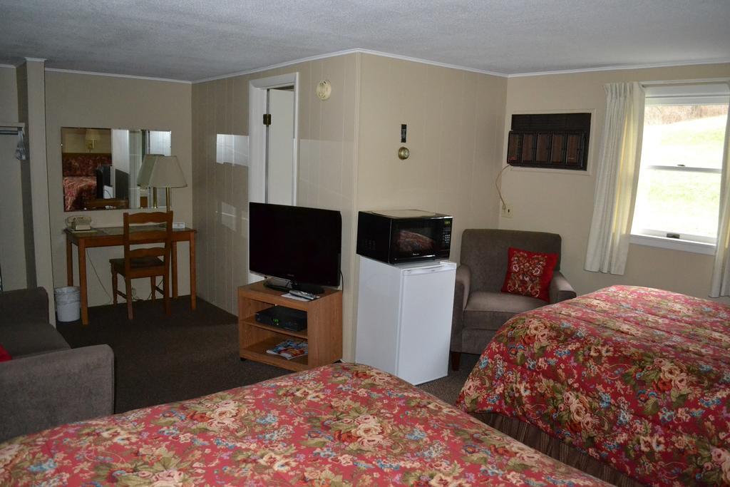 Twin City Motel Barre Room photo