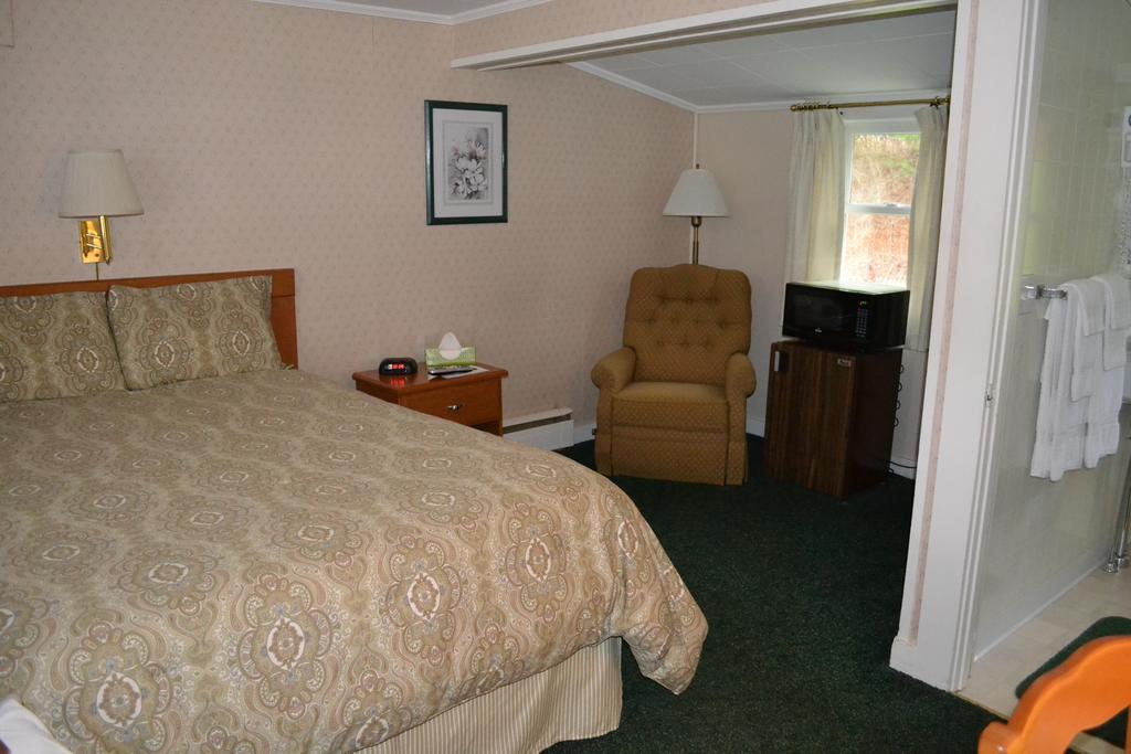 Twin City Motel Barre Room photo